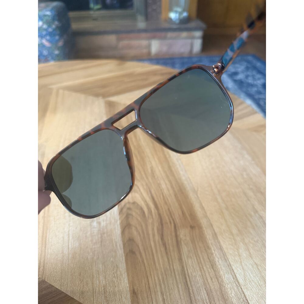 6/$25 Brown Tortuous Shell Square Dark Lenses Sunglasses - Picture 4 of 5